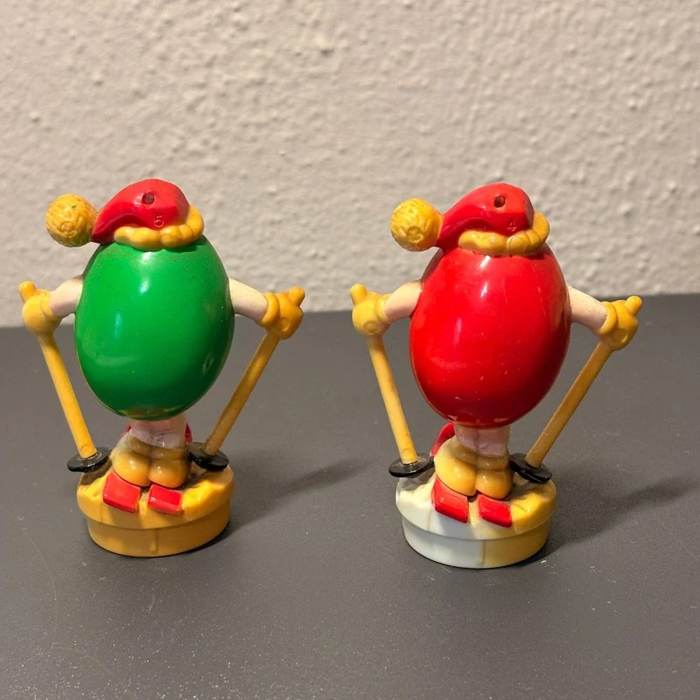 M&M's Salt & Pepper Shakers Unisex OS Red Green Good Vintage 1991 Skiing